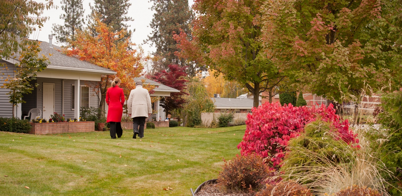 Rockwood_Retirement_Communities_Spokane_Elderly_Couple_Walking_In_The_Fall